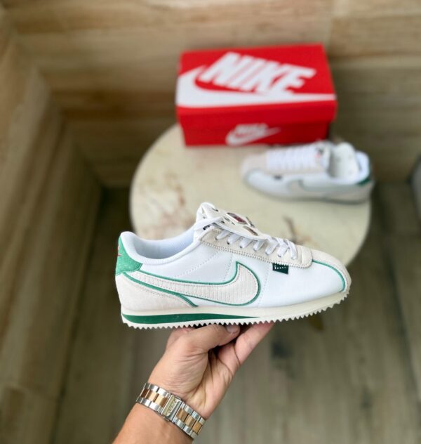 NIKE CORTEZ PETALS UNITED