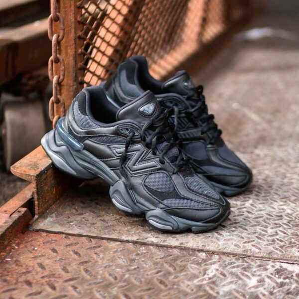 NEW BALANCE 9060 TRIPPLE BLACK