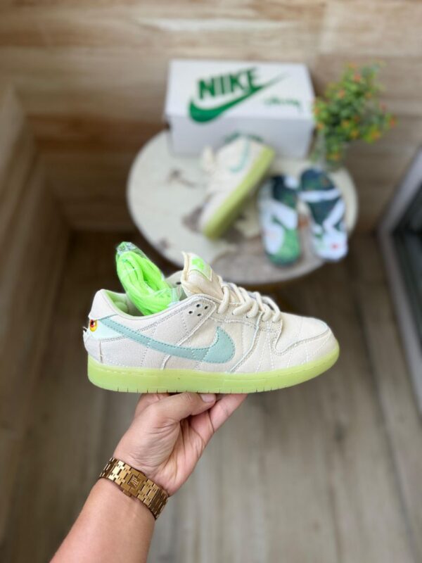 NIKE SB DUNK LOW