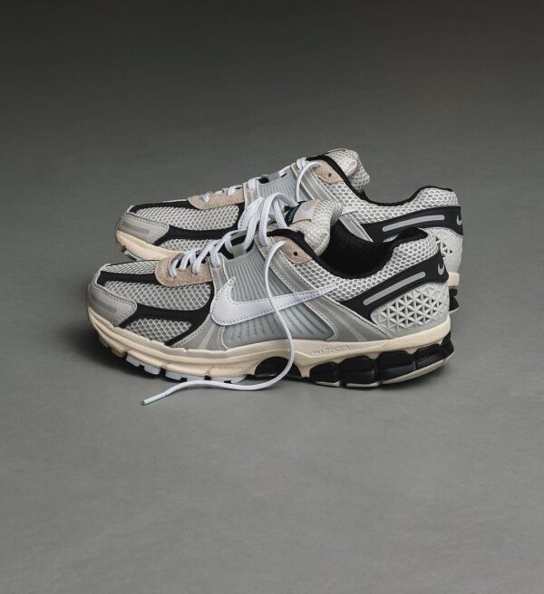 NIKE ZOOM VOMERO 5SUPER SONIC