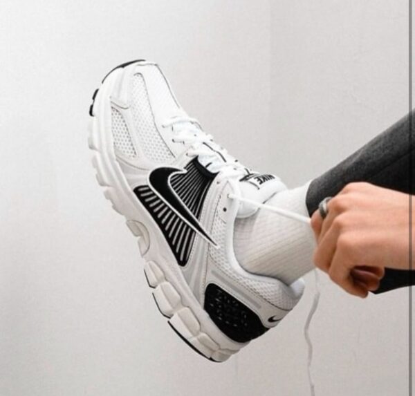 NIKE ZOOM VOMERO PANDA