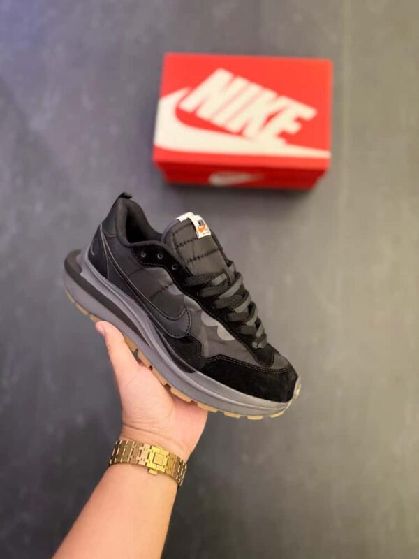 NIKE VAPORWAFFLE X SACCAI